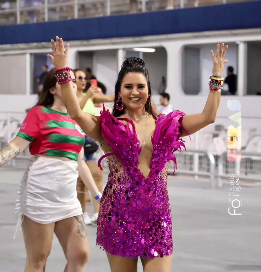 PERFIL: ANDREA MENDONÇA, CANDIDATA A CONTRACAPA DA REVISTA FERAS NO CARNAVAL DE 2023